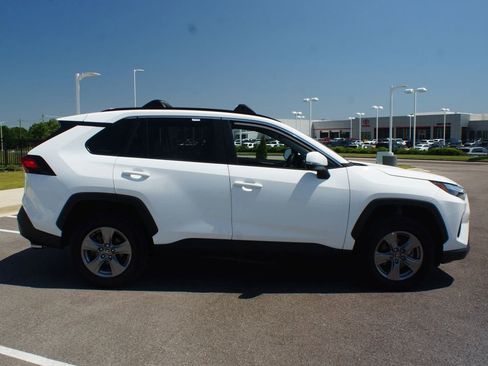 Used 2025 Toyota RAV4 XLE AWD/4WD image 20
