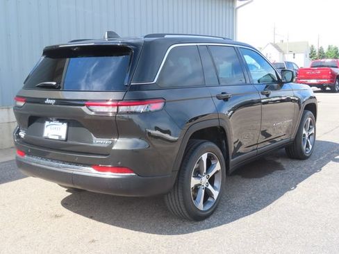 Used 2023 Jeep Grand Cherokee Limited w/ Luxury Tech Group II AWD/4WD image 4