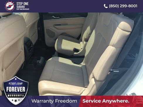Used 2023 Jeep Grand Cherokee L Limited w/ Luxury Tech Group II AWD/4WD image 31