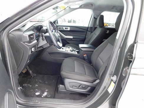 Used 2023 Ford Explorer XLT image 12