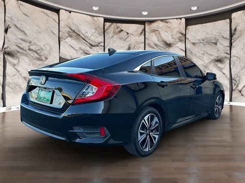 Used 2018 Honda Civic EX-T image 9