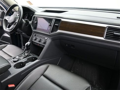 Used 2021 Volkswagen Atlas SE image 24