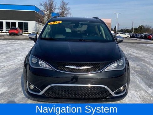 Used 2019 Chrysler Pacifica Limited image 3