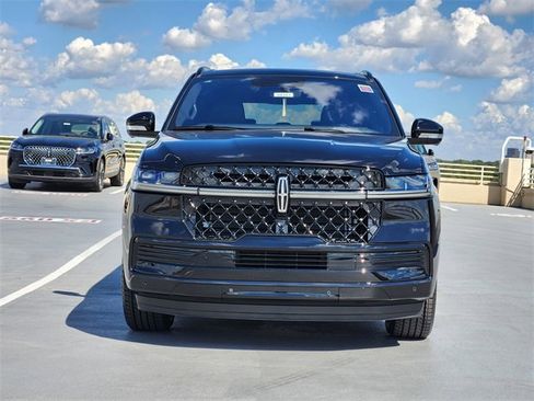 New 2025 Lincoln Navigator Reserve w/ Jet Appearance Package image 2