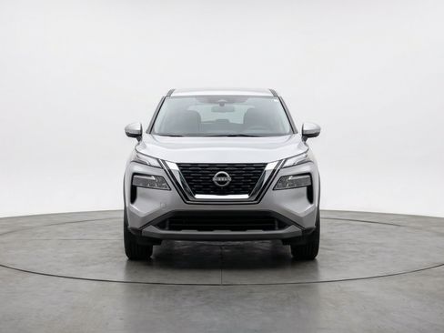 Used 2025 Nissan Rogue SV FWD image 2
