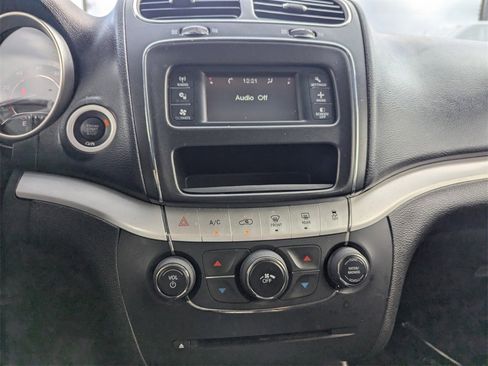 Used 2018 Dodge Journey SE image 32