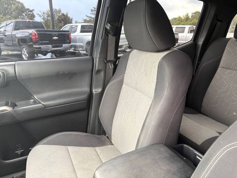 Used 2021 Toyota Tacoma TRD Sport AWD/4WD image 18