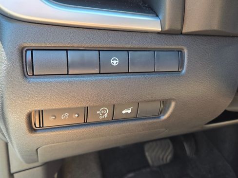 Used 2025 Nissan Rogue SV FWD image 27