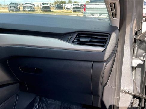 Used 2022 Ford Escape SE w/ SE Sport Appearance Package image 23