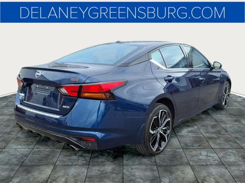 Used 2023 Nissan Altima 2.5 SR w/ SR Premium Package image 3