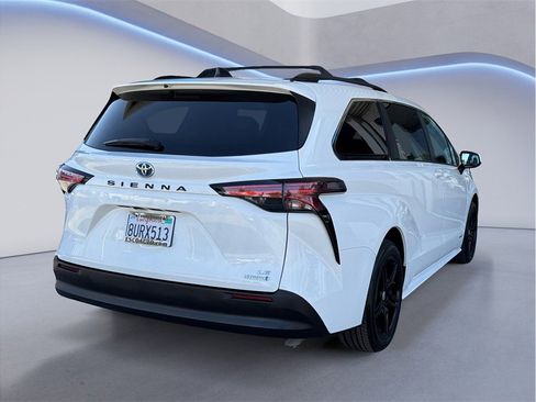 Used 2021 Toyota Sienna LE image 6
