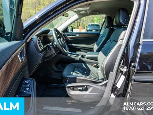 Used 2025 Volkswagen Atlas SE image 19