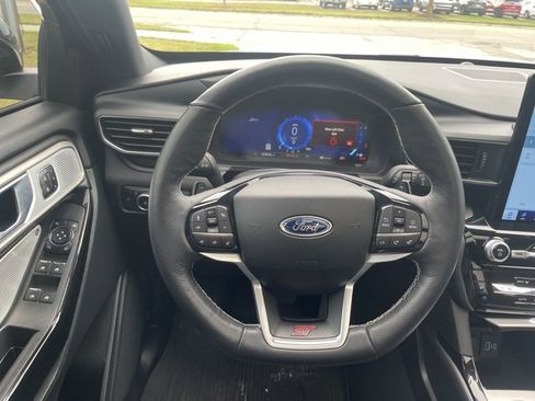 Used 2024 Ford Explorer ST w/ Technology Package image 22