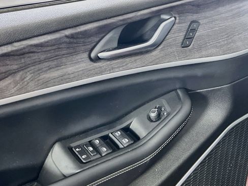 Used 2022 Jeep Grand Cherokee Limited image 18