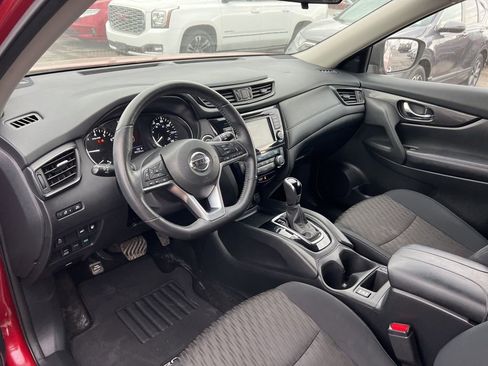 Used 2018 Nissan Rogue SV image 9