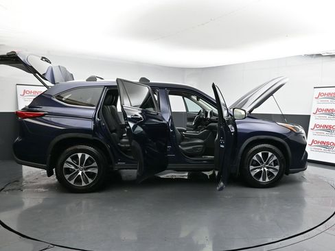 Used 2023 Toyota Highlander XLE image 45