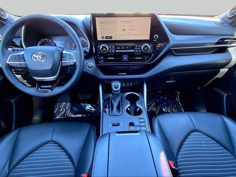 Used 2023 Toyota Highlander XSE FWD image 15