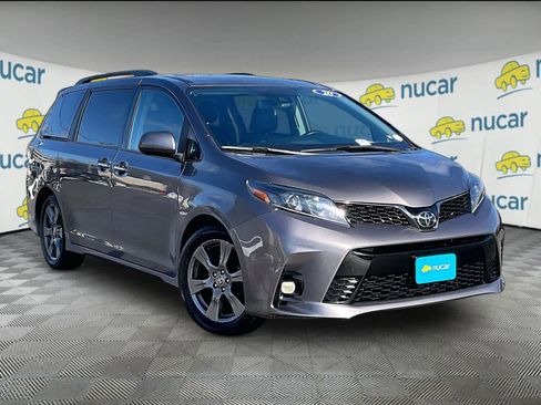 Used 2020 Toyota Sienna SE w/ SE Preferred Package image 1