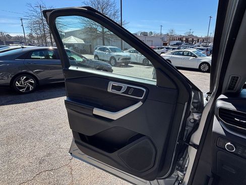 Used 2024 Ford Explorer XLT w/ Equipment Group 202A image 18