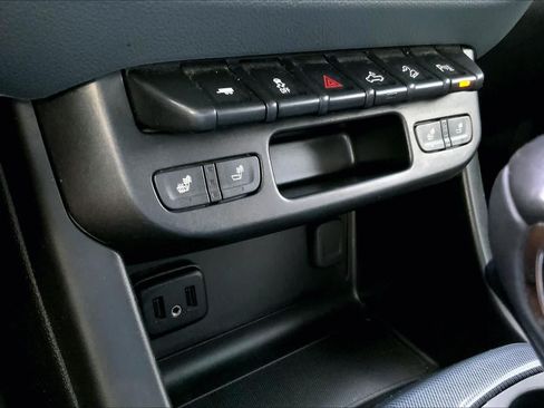 Used 2022 Chevrolet Colorado Z71 AWD/4WD image 34