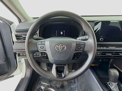 Used 2025 Toyota Camry LE image 28