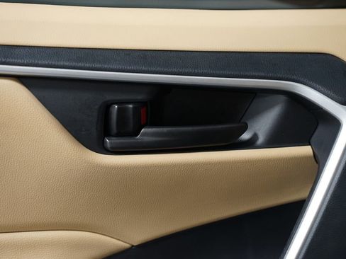 Certified 2025 Toyota RAV4 LE image 30