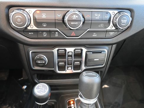 New 2026 Jeep Gladiator Sport image 13