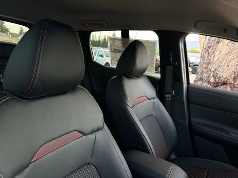 New 2026 Nissan Kicks SR image 17