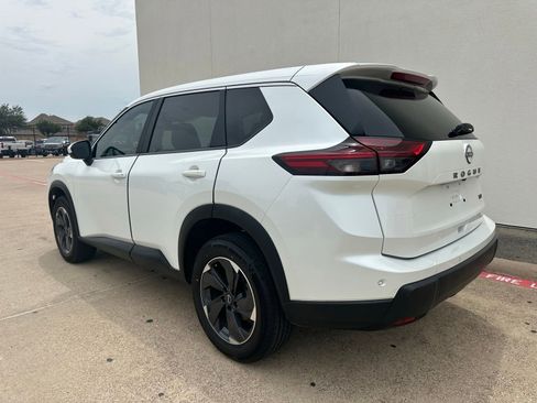 Used 2024 Nissan Rogue SV FWD image 5