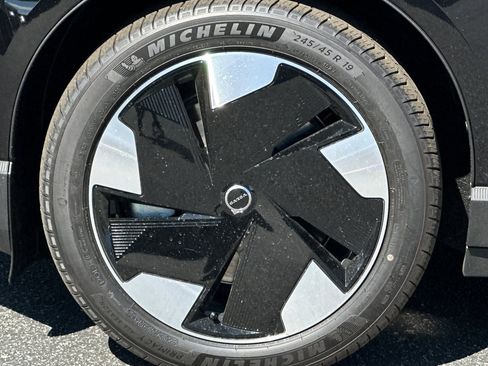 New 2025 Volvo EX30 Plus w/ Protection Package Premier image 24