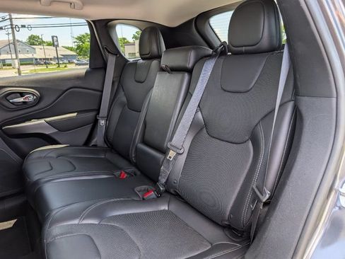 Used 2019 Jeep Cherokee Limited AWD/4WD image 17