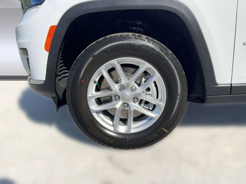 New 2025 Jeep Grand Cherokee L Laredo image 11