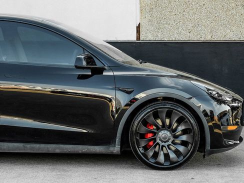 Used 2022 Tesla Model Y Performance AWD/4WD image 11