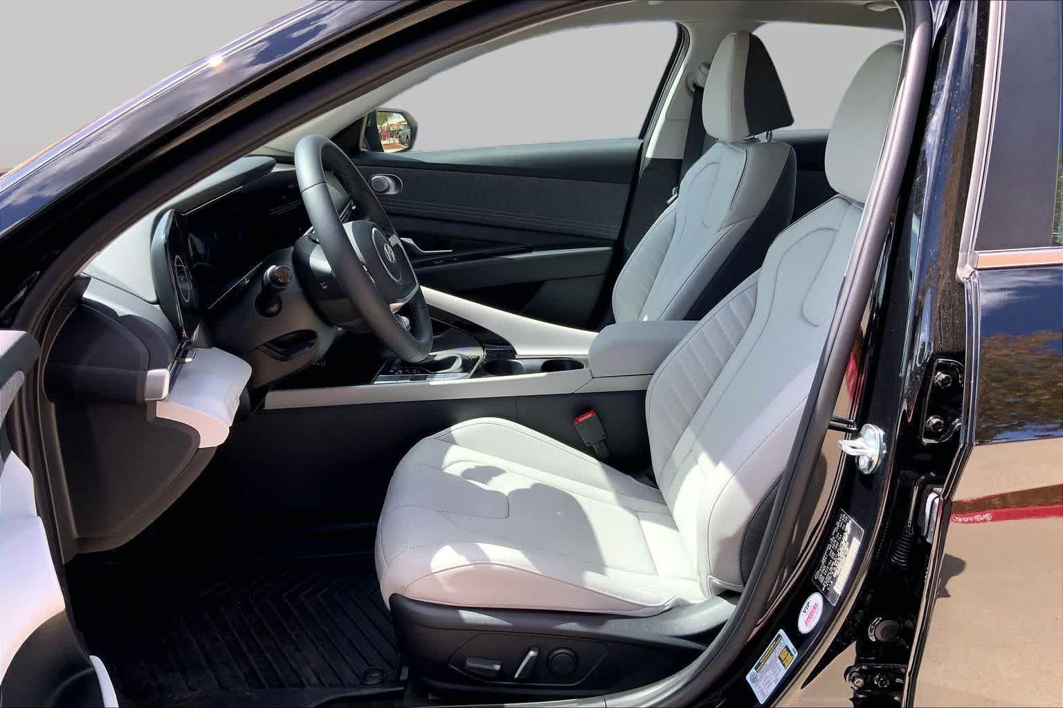 New 2026 Hyundai Elantra Limited FWD image 7