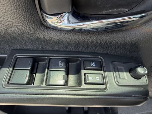 Used 2024 Nissan Titan 4x4 Crew Cab image 26