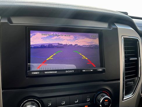 Used 2017 Nissan Titan SV image 21