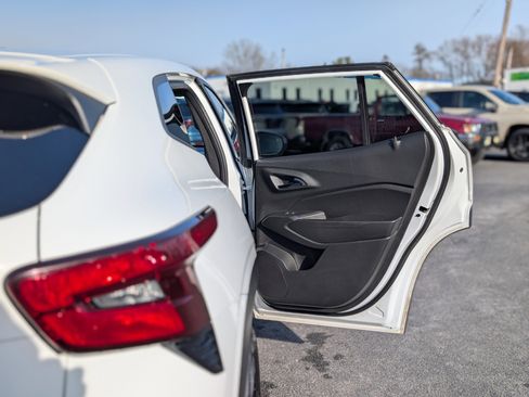 Used 2024 Chevrolet Trax RS w/ Sunroof Package image 35