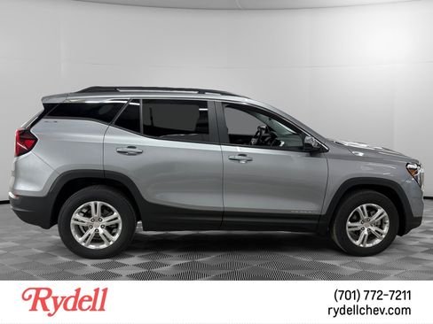 Used 2024 GMC Terrain SLE w/ Driver Convenience Package AWD/4WD image 6