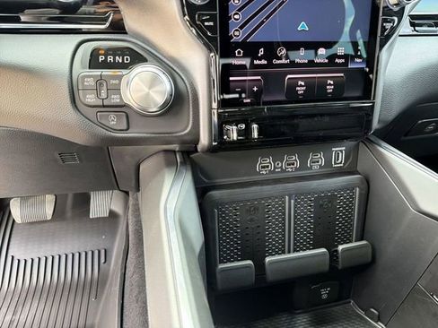 New 2026 RAM 1500 Laramie AWD/4WD image 19