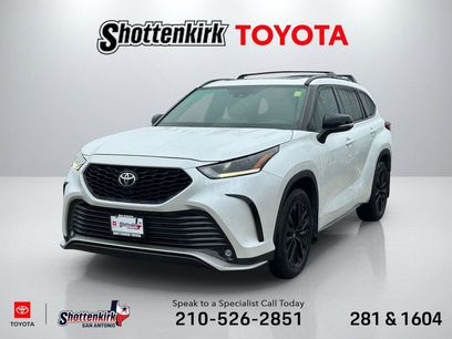 Used 2023 Toyota Highlander XSE
