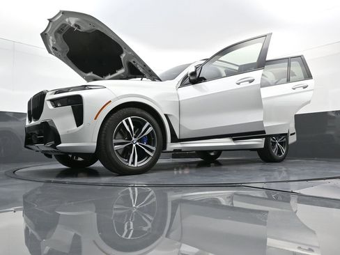 Used 2026 BMW X7 xDrive40i w/ M Sport Package image 41