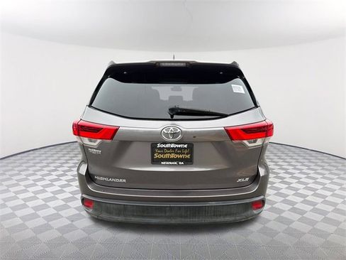 Used 2018 Toyota Highlander XLE image 6