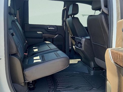 Used 2023 GMC Sierra 3500 Denali w/ Technology Package AWD/4WD image 11