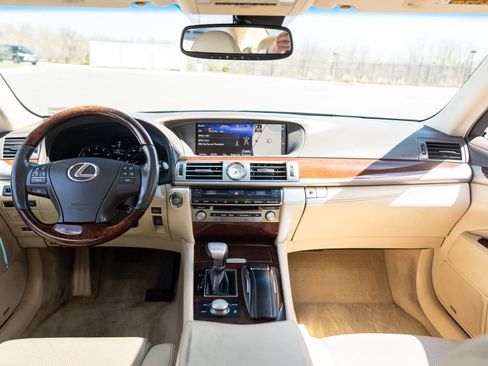 Used 2016 Lexus LS 460 AWD w/ Comfort Package image 23