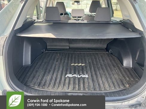 Used 2020 Toyota RAV4 XLE w/ Convenience Package image 18
