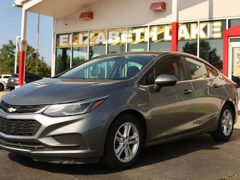 Used 2018 Chevrolet Cruze LT w/ Convenience Package FWD image 1