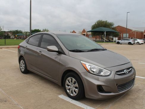 Used 2017 Hyundai Accent SE FWD image 3