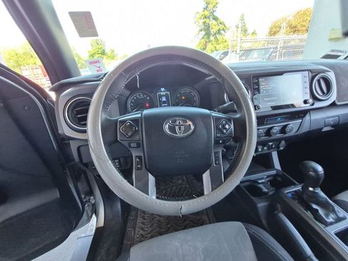 Used 2022 Toyota Tacoma TRD Sport w/ Technology Package AWD/4WD image 21