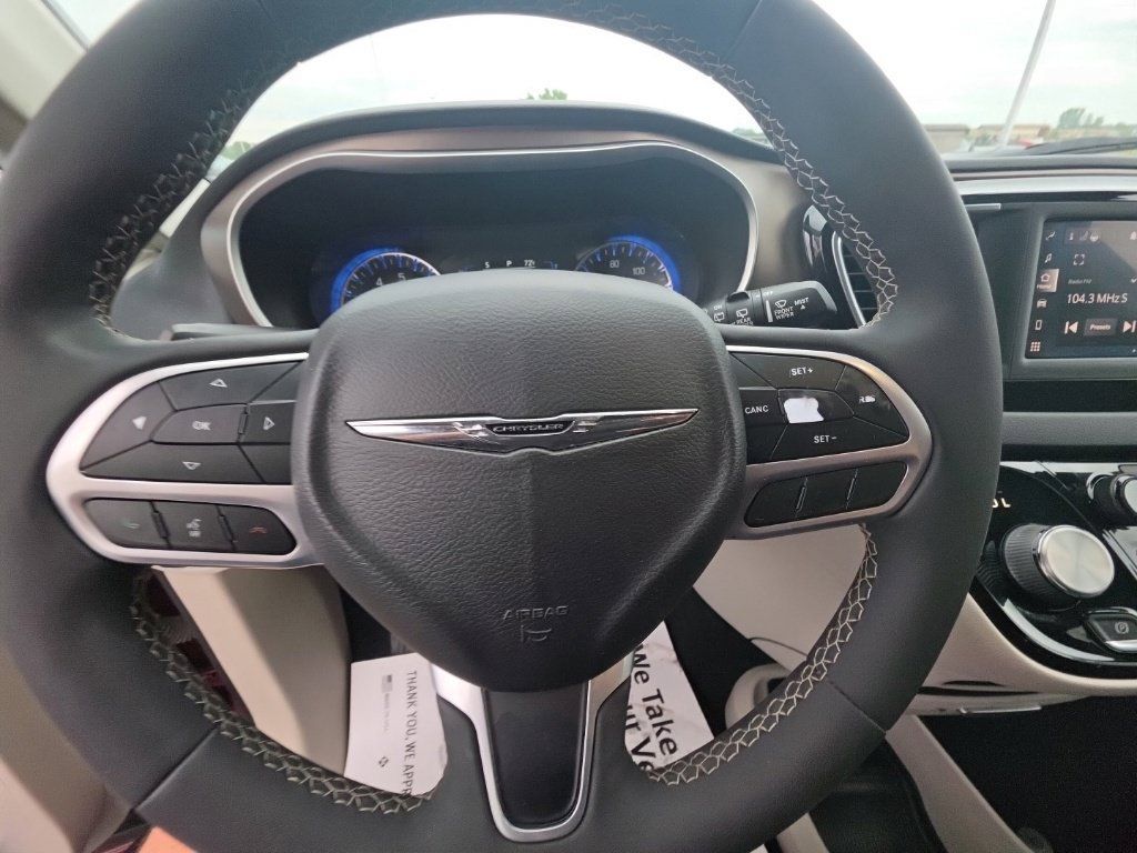 Used 2023 Chrysler Voyager LX FWD image 14