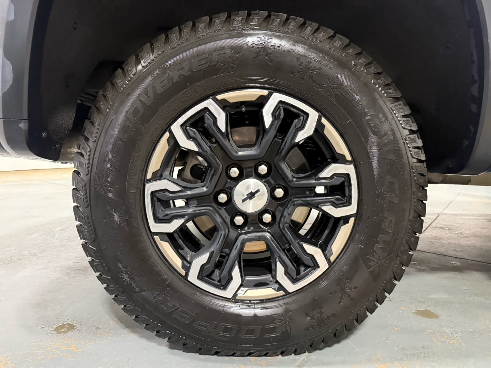 Used 2023 Chevrolet Silverado 1500 ZR2 w/ Technology Package AWD/4WD image 9